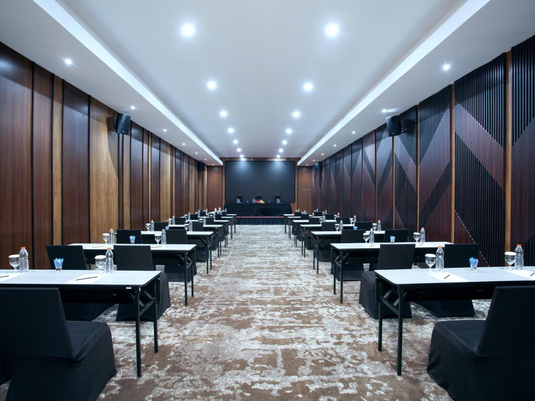 泗水通均甘铂金酒店 外观 照片
